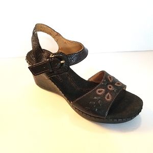 Naturalizer Sandals